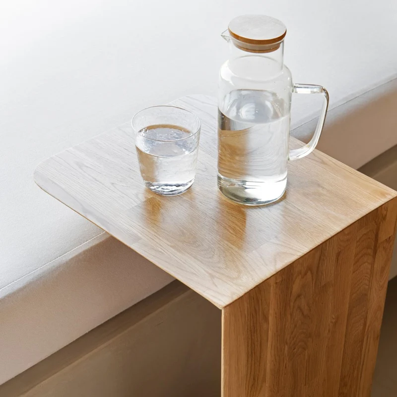 Mesa auxiliar de roble para sofá