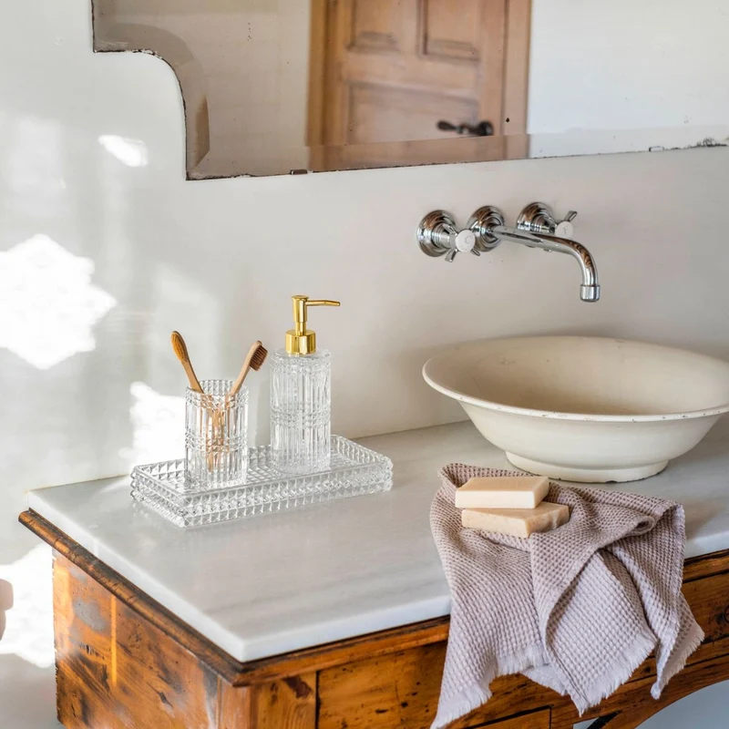 Dispensador de baño de cristal clásico dorado
