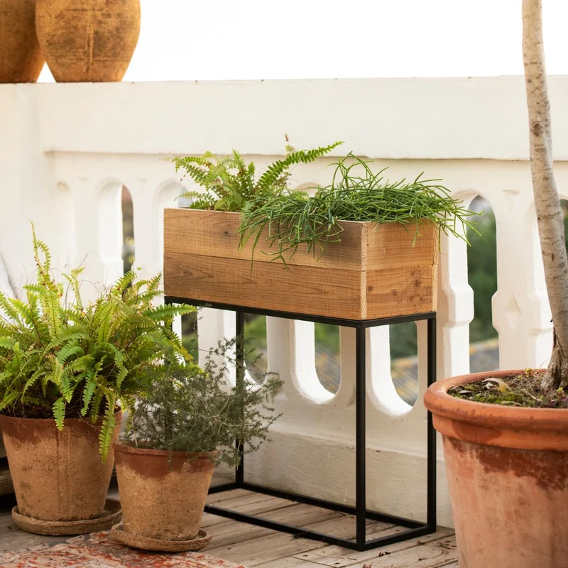 Jardinera de suelo de madera rústica