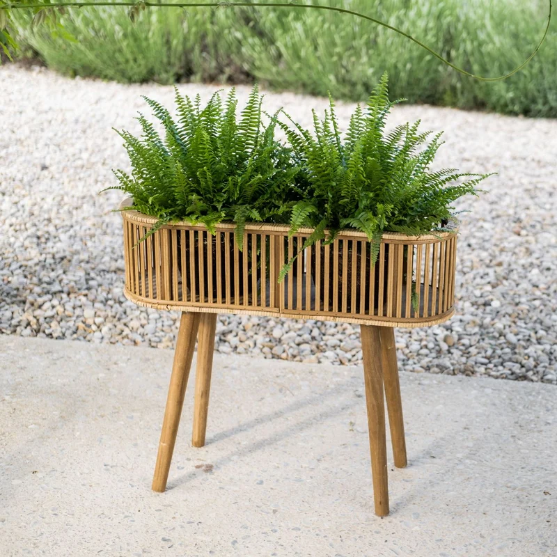 Jardinera de pie de bambú y ratán