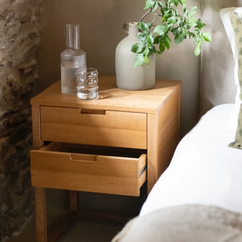 Mesita de noche moderna de madera de roble 2 cajones