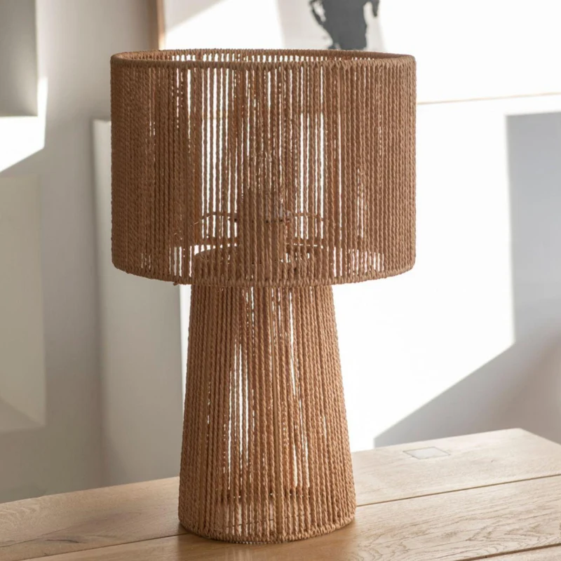 Lámpara de mesa de fibra natural